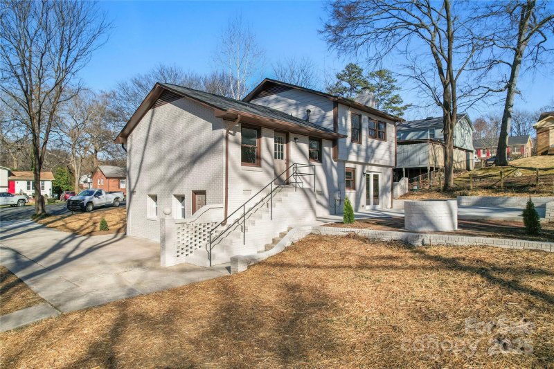 Property image 4 at 515 Fallingswood Court, Charlotte, NC 28217
