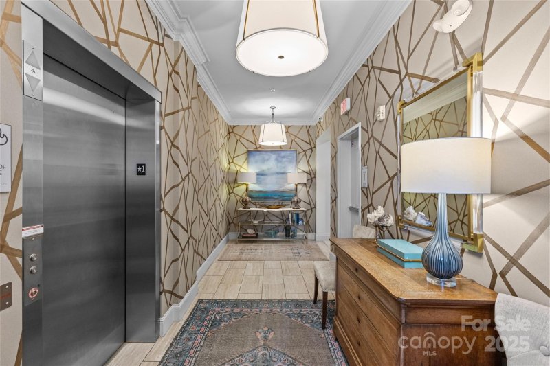 Property image 3 of 2251 Selwyn Avenue in Myers Park, Charlotte, NC 28207