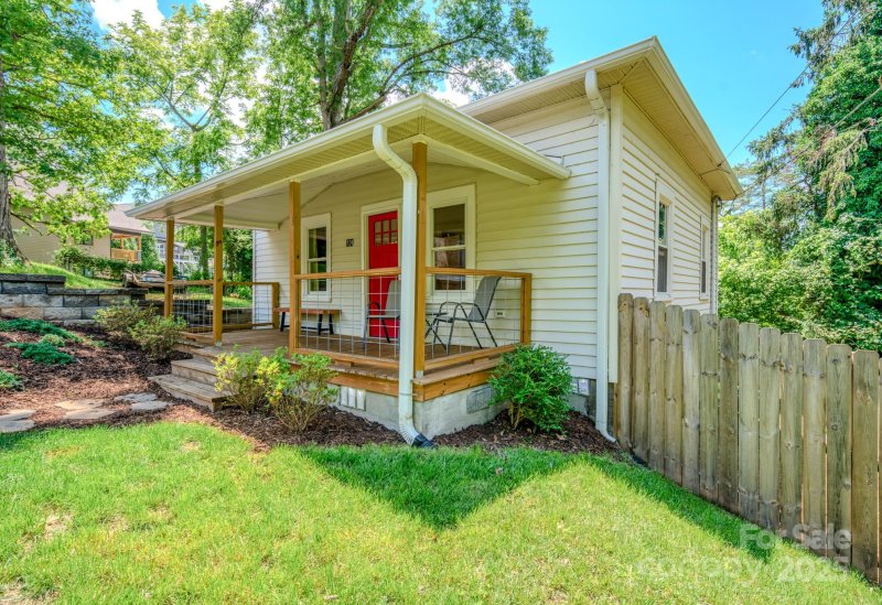 Property image 2 of 124 Dodge Street in Biltmore Village, Asheville, NC 28803