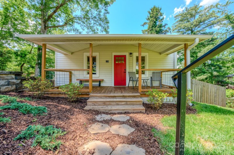 Property image 3 of 124 Dodge Street in Biltmore Village, Asheville, NC 28803