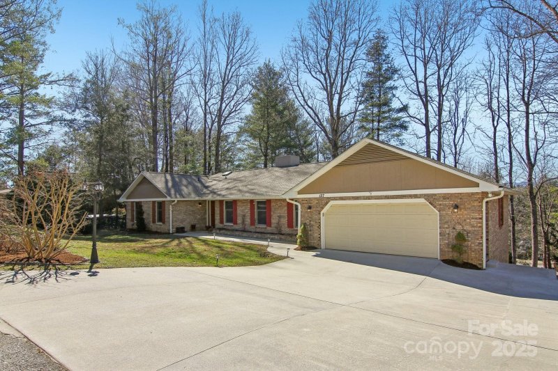 Property image 3 at 127 Kalmia Terrace Court, Hendersonville, NC 28739