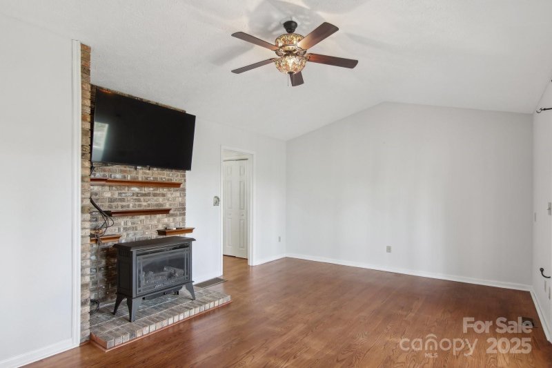 Property image 5 at 127 Kalmia Terrace Court, Hendersonville, NC 28739