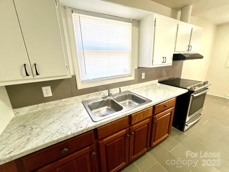 Property image 4 at 2846 Burbank Drive, Charlotte, NC 28216