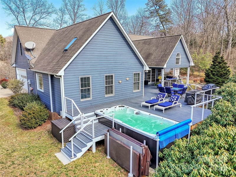 Property image 2 of 88 Adams Drive in Rolling Hills Estates, Clyde, NC 28721