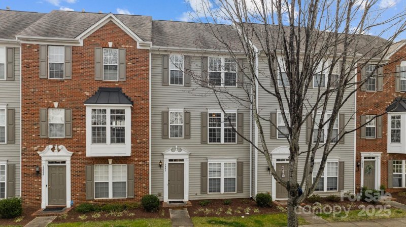 15662 King Louis Court