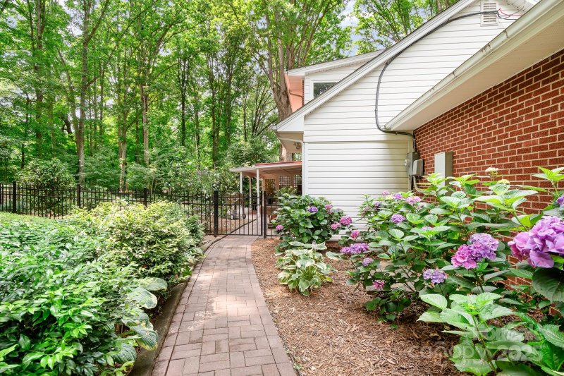 Property image 4 at 329 N Oakwood Drive, Statesville, NC 28677