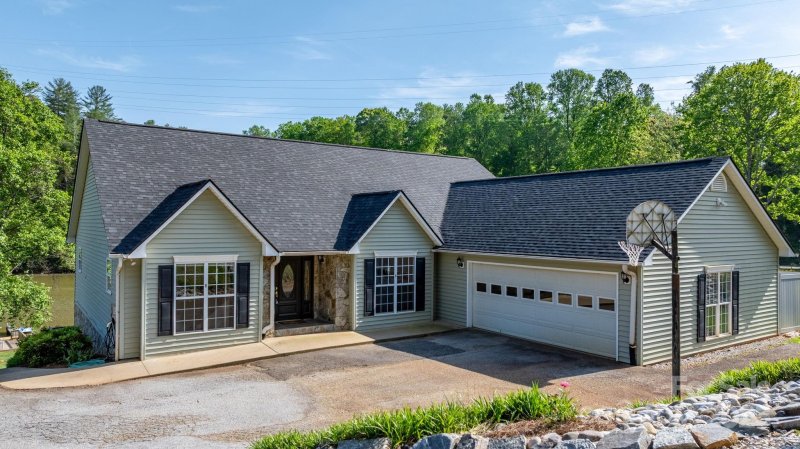 Property image 3 at 892 Plantation Drive, Marion, NC 28752