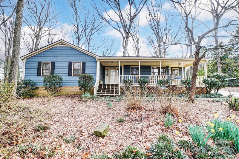 Property image 2 at 2400 Whirlaway Court, Matthews, NC 28105