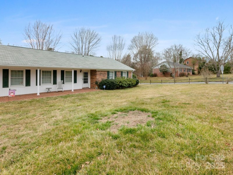 Property image 2 at 10 Knoll Ridge Drive, Asheville, NC 28804