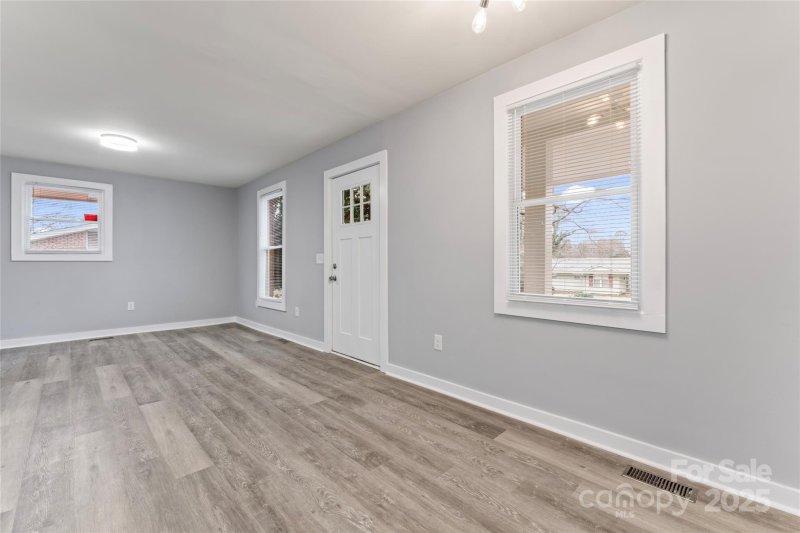 Property image 4 at 5329 Southampton Road, Charlotte, NC 28217