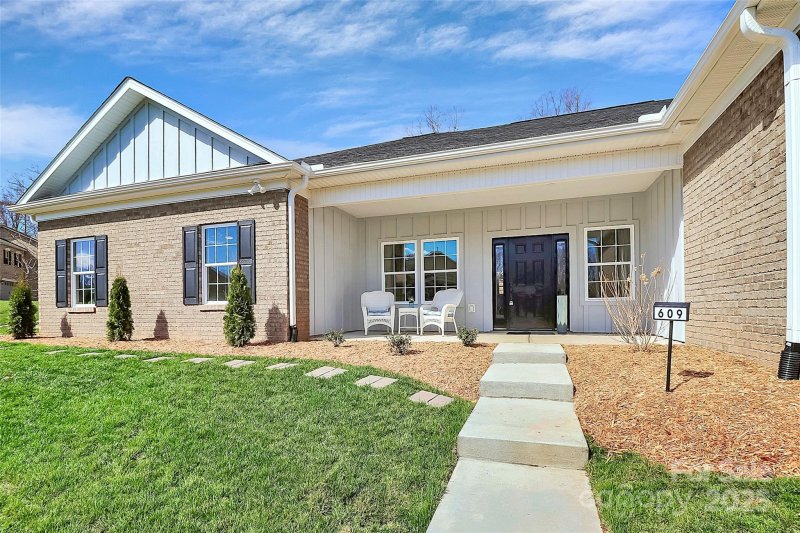 Property image 2 of 609 Rosemore Place in Stoneridge Lakes, Rock Hill, SC 29732