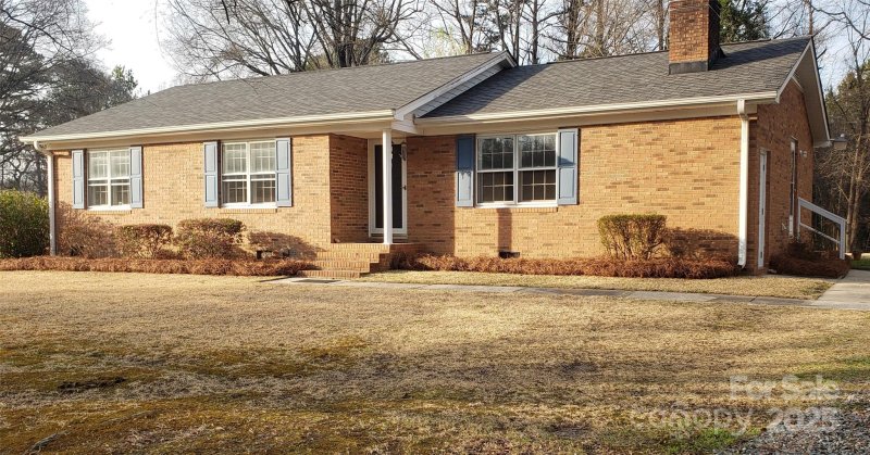 Property image 3 at 501 Catawba Circle, Matthews, NC 28104