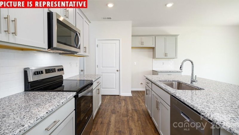 Property image 5 at 11225 Cardinal Creek Avenue, Charlotte, NC 28215