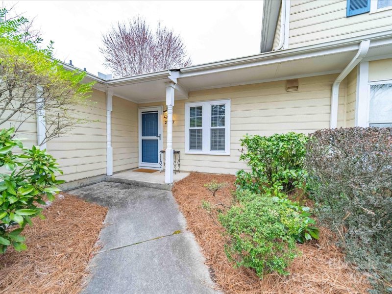 Property image 2 at 2727 Tiergarten Lane, Charlotte, NC 28210