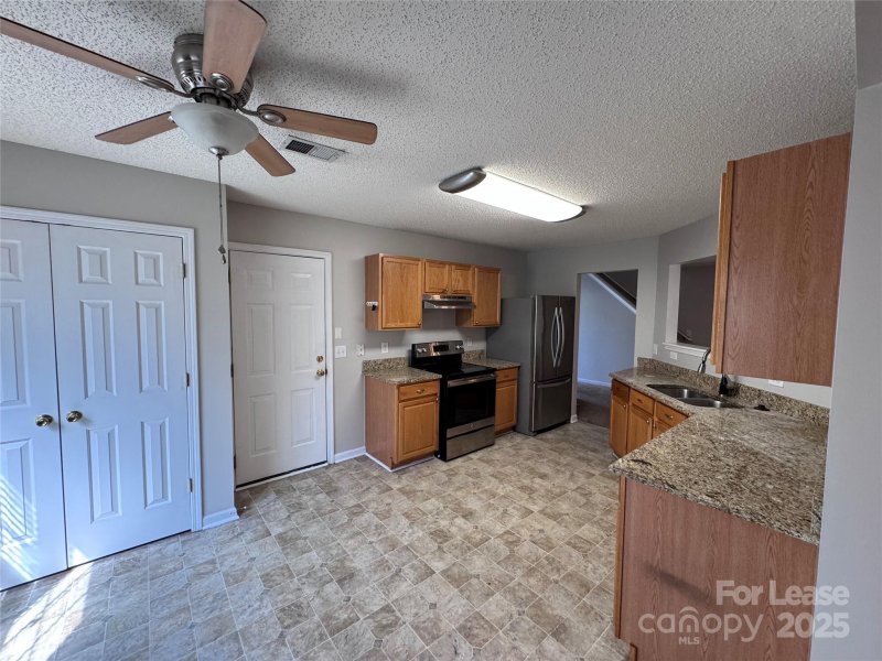 Property image 4 at 6528 Forest Cross Drive, Charlotte, NC 28216