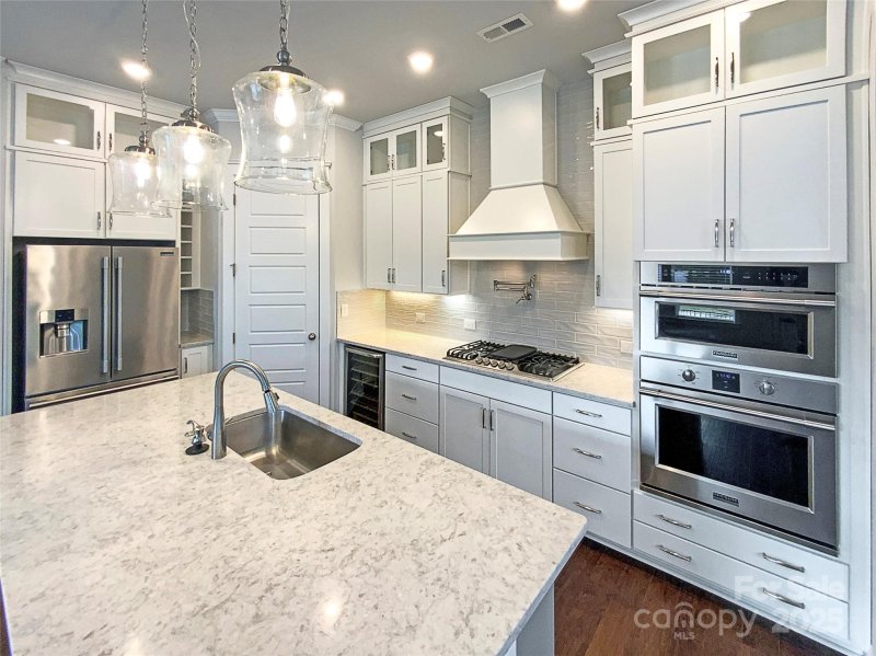 Property image 2 of 11005 Cobb Creek Court in Southridge, Charlotte, NC 28277