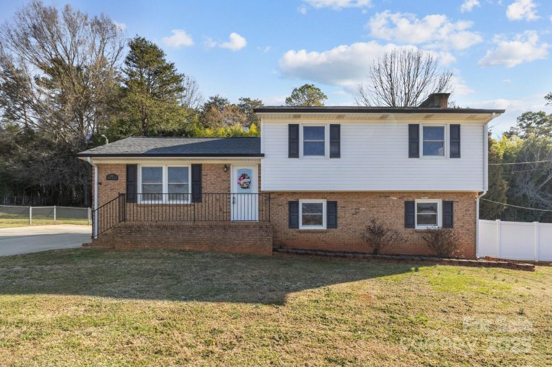 Property image 2 at 108 Donna Avenue, Gastonia, NC 28052