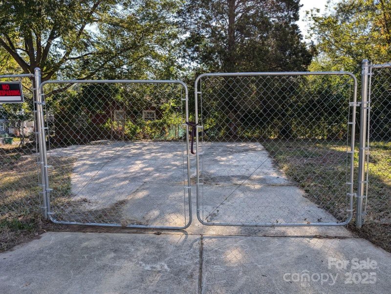 Property image 4 at 1400 Downs Avenue, Charlotte, NC 28205