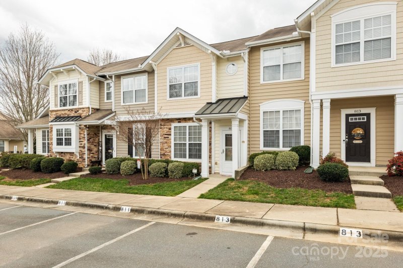 Property image 2 at 811 Gentlewinds Court, Fort Mill, SC 29708