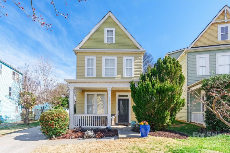 1246 Rising Oak Drive