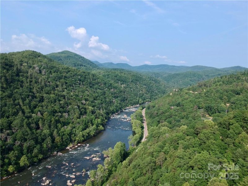 Property image 5 of 275 Raccoon Run in French Broad Crossing, Marshall, NC 28753