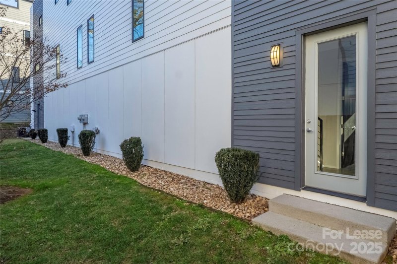Property image 3 at 1006 Greenleaf Avenue, Charlotte, NC 28202