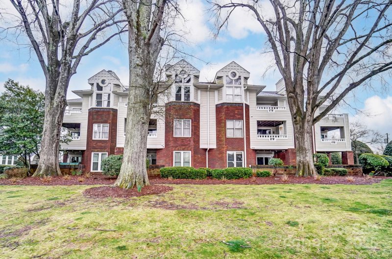 Property image 2 at 2719 Selwyn Avenue, Charlotte, NC 28209