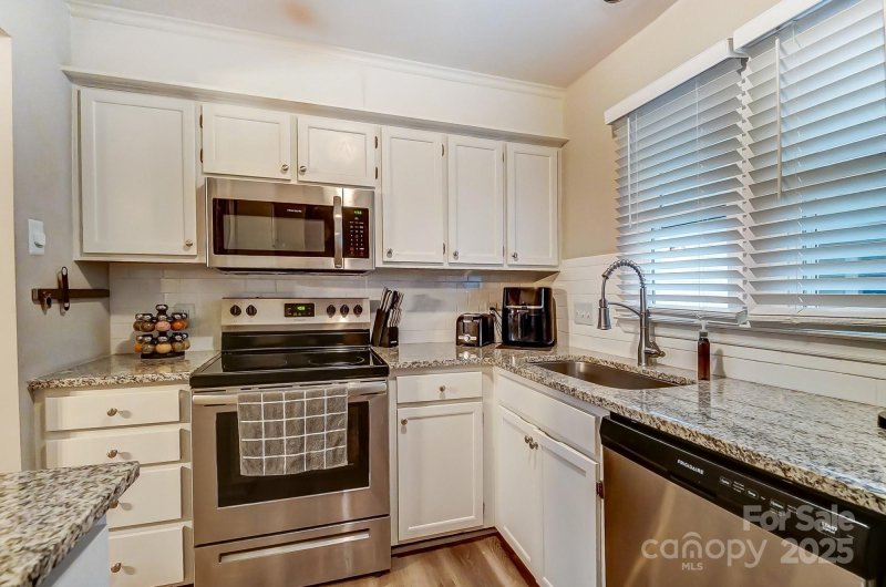 Property image 3 at 2719 Selwyn Avenue, Charlotte, NC 28209