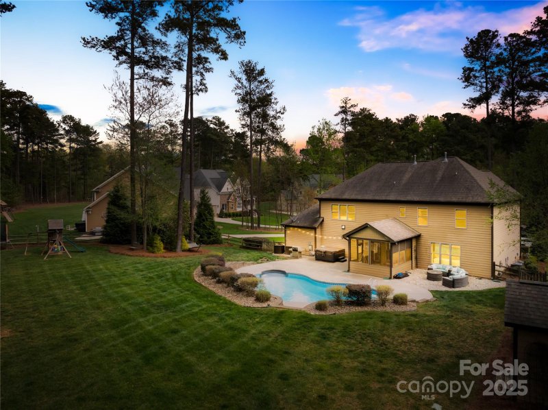 Property image 2 at 113 Sandy Cove Court, Mooresville, NC 28117