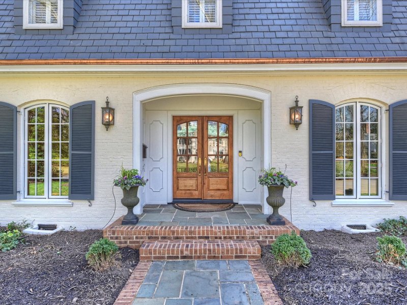 Property image 3 at 2423 Lemon Tree Lane, Charlotte, NC 28211