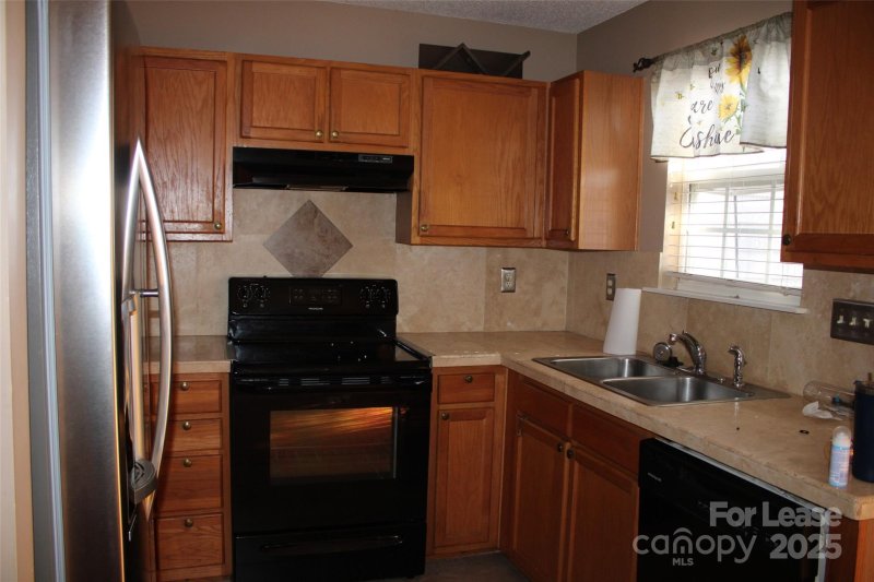 Property image 2 at 10118 Frosty Lane, Charlotte, NC 28216