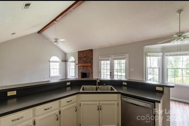 Property image 4 at 803 Brightmoor Drive, Matthews, NC 28105