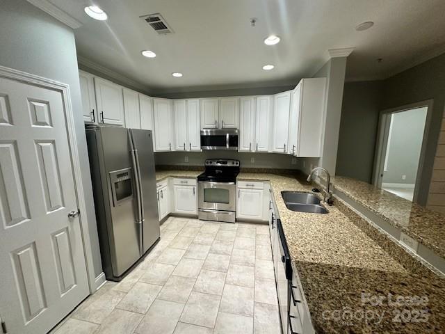 Property image 2 at 1000 E Woodlawn Road, Charlotte, NC 28209