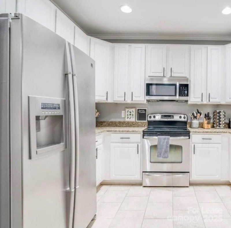 Property image 4 at 1000 E Woodlawn Road, Charlotte, NC 28209