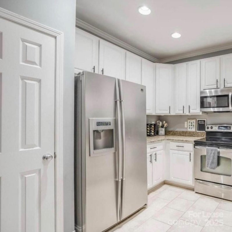 Property image 5 at 1000 E Woodlawn Road, Charlotte, NC 28209