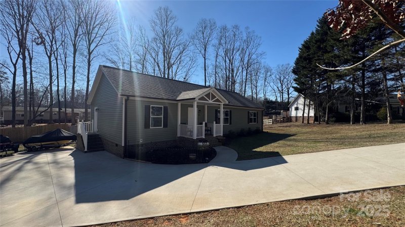 Property image 2 at 312 Sailwinds Road, Mooresville, NC 28115