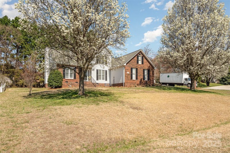 Property image 2 at 919 42nd Avenue Lane, Hickory, NC 28601