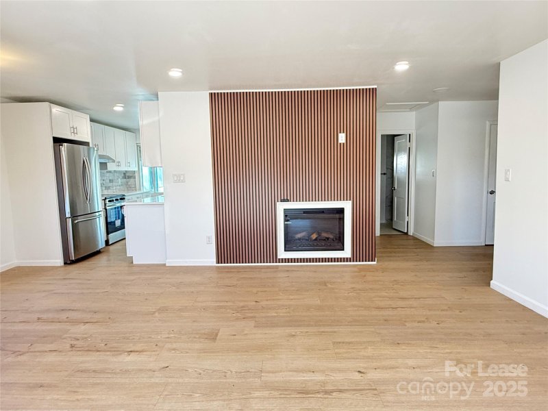 Property image 5 at 541 E Woodlawn Road, Charlotte, NC 28209