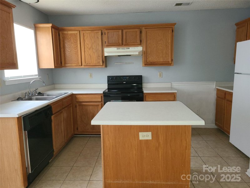 Property image 3 at 820 Yorkdale Drive, Charlotte, NC 28217