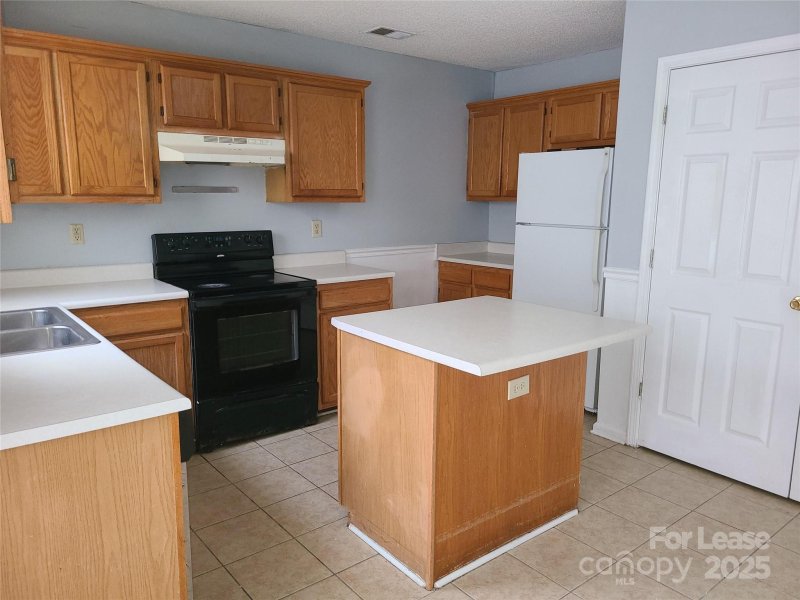 Property image 4 at 820 Yorkdale Drive, Charlotte, NC 28217