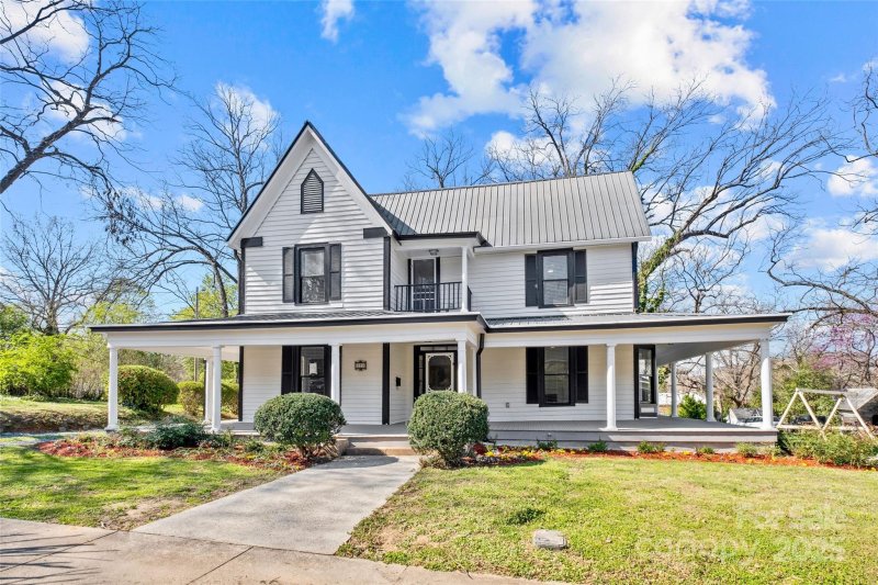 Property image 2 of 220 W Bell Street in HISTORIC DISTRICT, Statesville, NC 28677