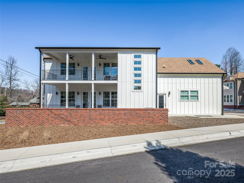 Property image 3 of 60 Skyvue Court in Skyvue Village, Saluda, NC 28773