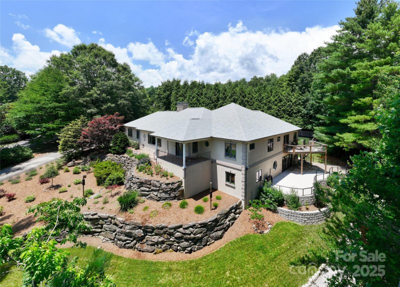 Property image 2 of 649 Rickel Drive in Wilson Farm, Hendersonville, NC 28739