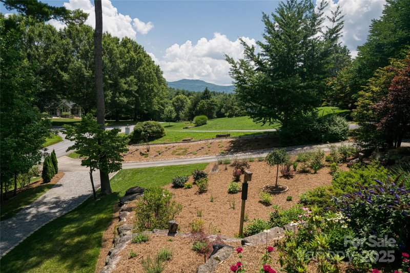 Property image 3 of 649 Rickel Drive in Wilson Farm, Hendersonville, NC 28739