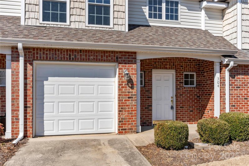 Property image 2 at 304 Valley Brook Lane, Concord, NC 28025