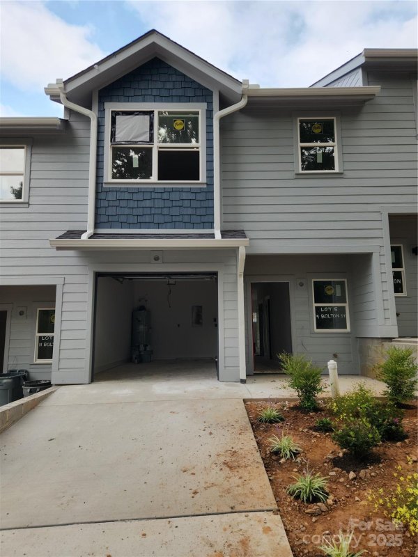 Property image 2 of 9 Bolton Street in Westview Village, Asheville, NC 28806