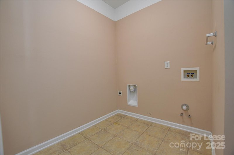 Property image 5 at 6511 Falls Lake Drive, Charlotte, NC 28270