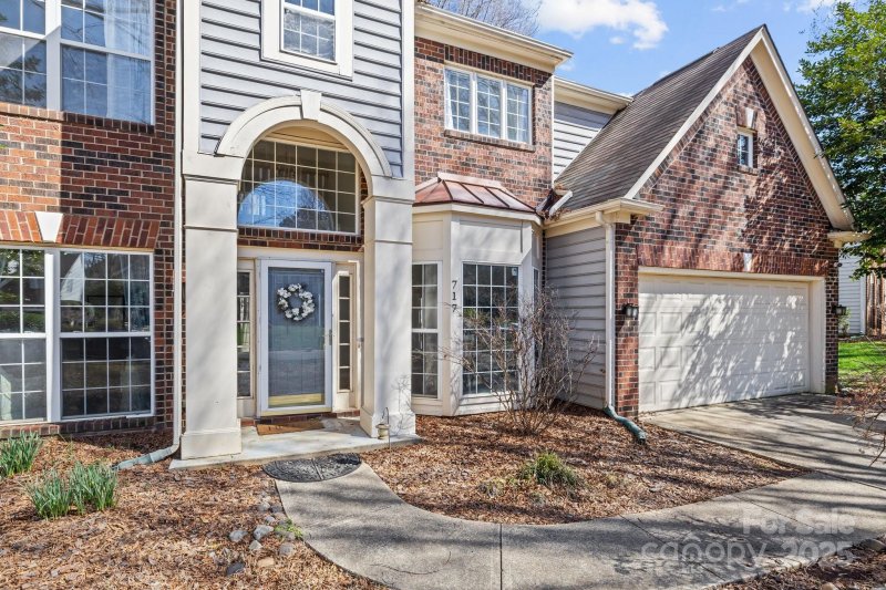 Property image 2 at 717 Meadow Lake Drive, Matthews, NC 28105