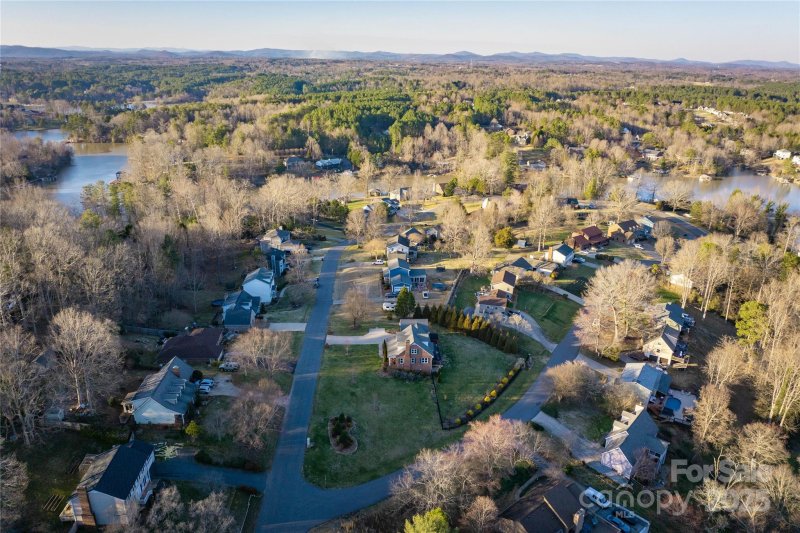 Property image 4 at 6068 Gold Creek Estate Drive, Hickory, NC 28601