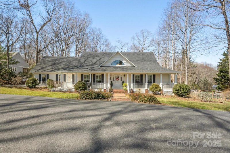 108 Bridlewood Trail